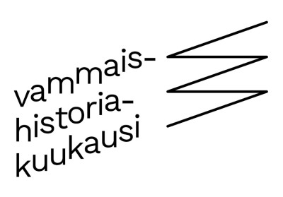 Vammaishistoriakuukauden logo: musta teksti vammaishistoriakuukausi tavutettuna kolmelle riville, oikealla salamaa muistuttava kuvio. Tausta valkoinen.